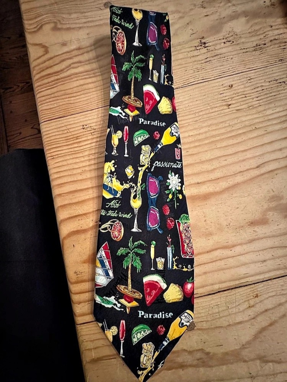 Vintage 1996 Nicole Miller x Alizé de France tropical novelty silk necktie 100%